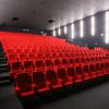 Teatrinės kėdės "Harrison" su ergonomiškais atlošu ir sėdyne.