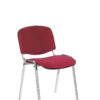 Konferencinė kėdė Iso chrome su minkštai apmuštais atlošu ir sėdyne.