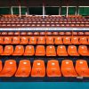 Sporto arenų kėdės Omega pagamintos iš tvirto plastiko.