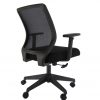 Ergonominė kėdė Polaris su tinklelio atlošu, reguliuojamais porankiais.