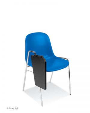Konferencinė kėdė Beta T chrome yra su konferenciniu staliuku.
