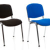 Konferencinė kėdė Iso chrome su minkštai apmuštais atlošu ir sėdyne.