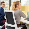 Ergonominė kėdė Xilium mesh white biuro aplinkoje