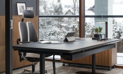 Ergonominė kėdė Xilium HRUA biuro interjere