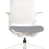 Biuro kėdė Mölle white su plastikiniu atlošu, nereguliuojamais porankiais.