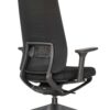 Ergonominė kėdė Solberg HRU su tinkleliu aptrauktu atlošu ir sėdyne.